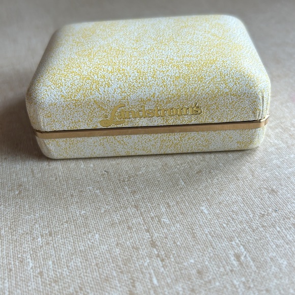 Landstrom’s Original Black Hills Gold Creations earrings! - Picture 4 of 5